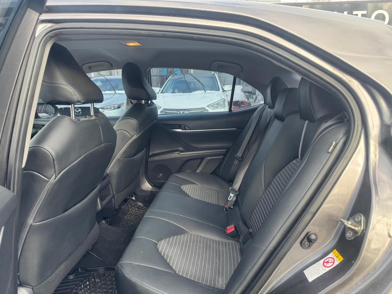 2019 Toyota Camry SE | CLEAN TITLE | Photo4