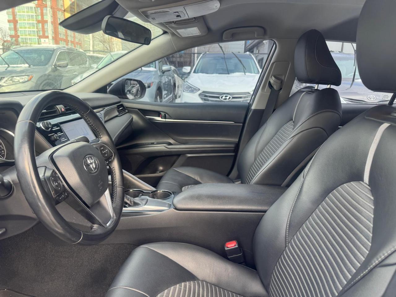 2019 Toyota Camry SE | CLEAN TITLE | Photo3