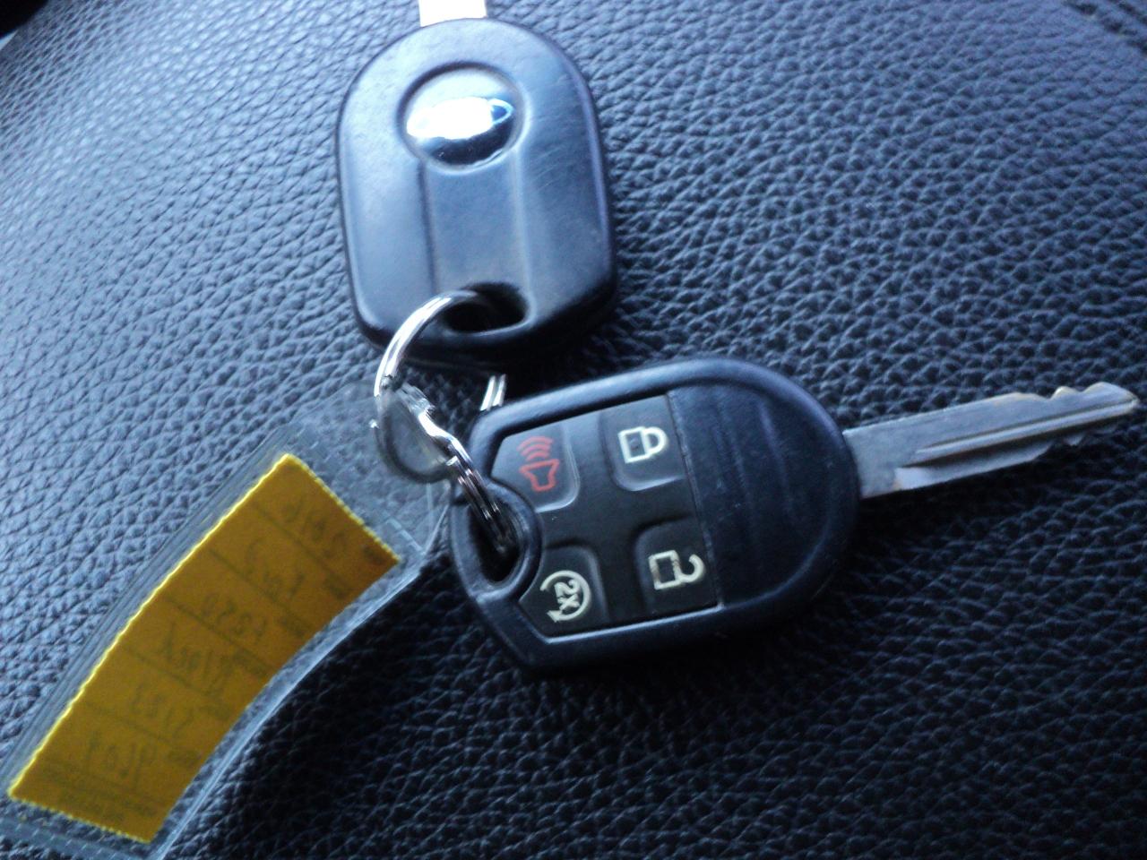 2016 Ford SUPER DUTY F-250 SRW XLT CrewCab FX4 6.2L8cyl 6'8"Box BackUpCam Photo