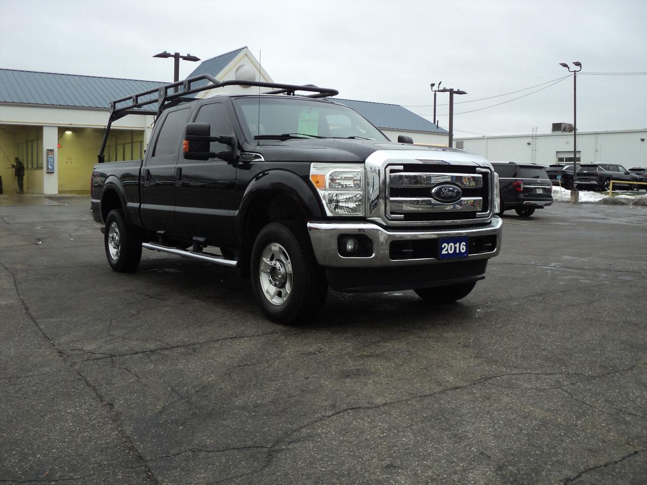 2016 Ford SUPER DUTY F-250 SRW XLT CrewCab FX4 6.2L8cyl 6'8"Box BackUpCam Photo2