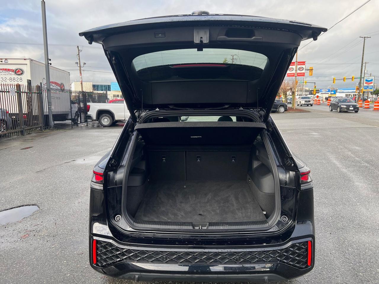 2025 Volkswagen Tiguan HIGHLINE R-LINE 4MOTION Photo7