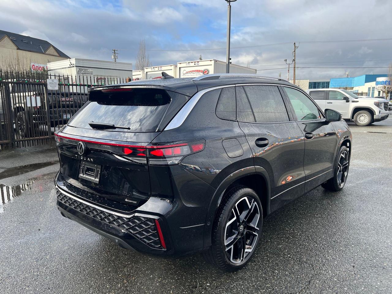 2025 Volkswagen Tiguan HIGHLINE R-LINE 4MOTION Photo27