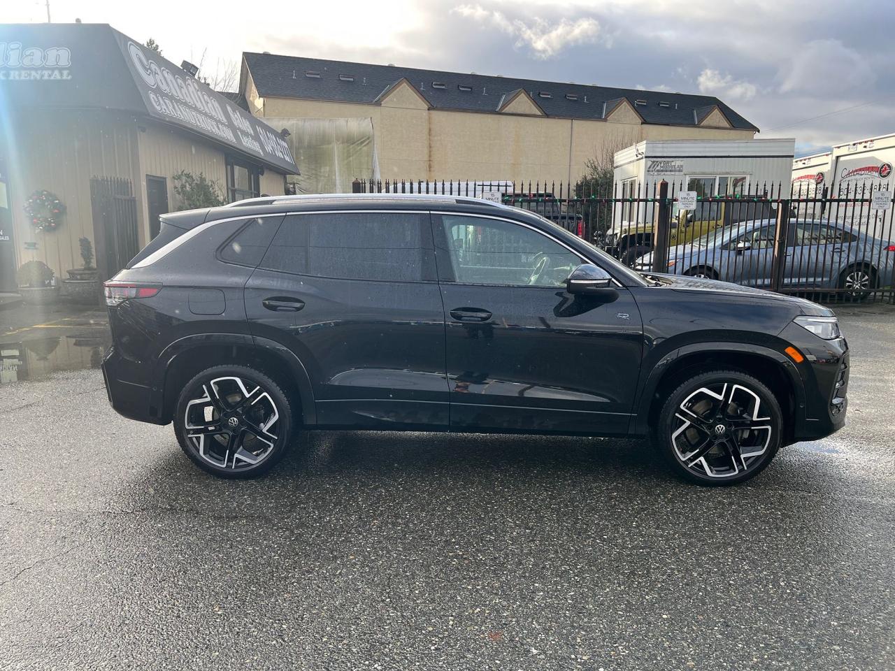 2025 Volkswagen Tiguan HIGHLINE R-LINE 4MOTION Photo9