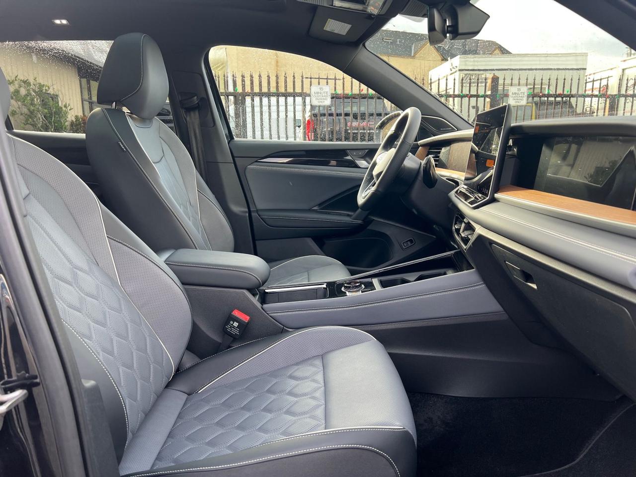 2025 Volkswagen Tiguan HIGHLINE R-LINE 4MOTION Photo10