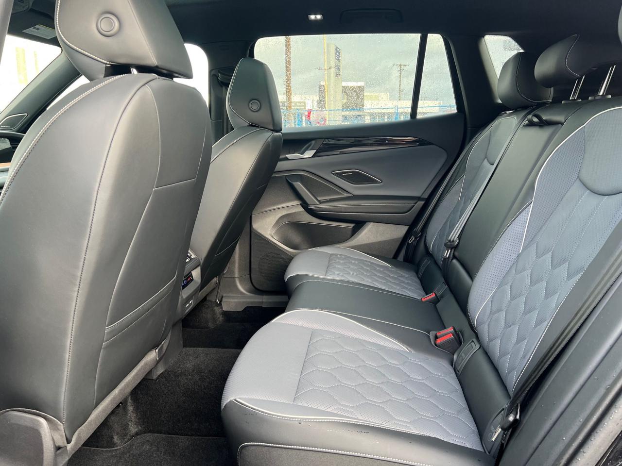 2025 Volkswagen Tiguan HIGHLINE R-LINE 4MOTION Photo13