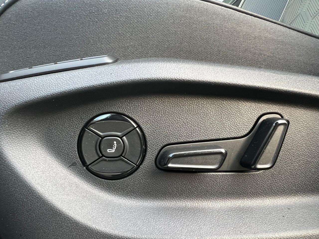 2025 Volkswagen Tiguan HIGHLINE R-LINE 4MOTION Photo15