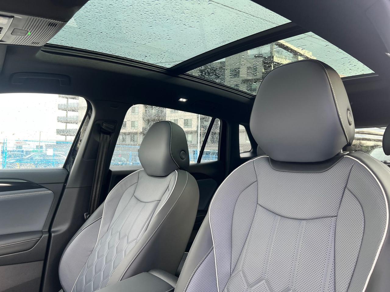 2025 Volkswagen Tiguan HIGHLINE R-LINE 4MOTION Photo35