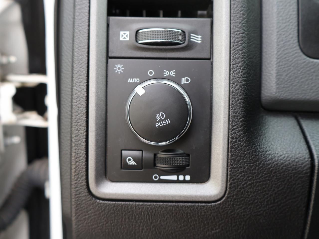 2018 RAM 1500 TRADESMAN 4WD CERTIFIED *ACCIDENT FREE* CAMERA BLUETOOTH CRUISE ALLOYS Photo