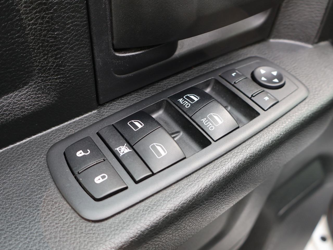 2018 RAM 1500 TRADESMAN 4WD CERTIFIED *ACCIDENT FREE* CAMERA BLUETOOTH CRUISE ALLOYS Photo