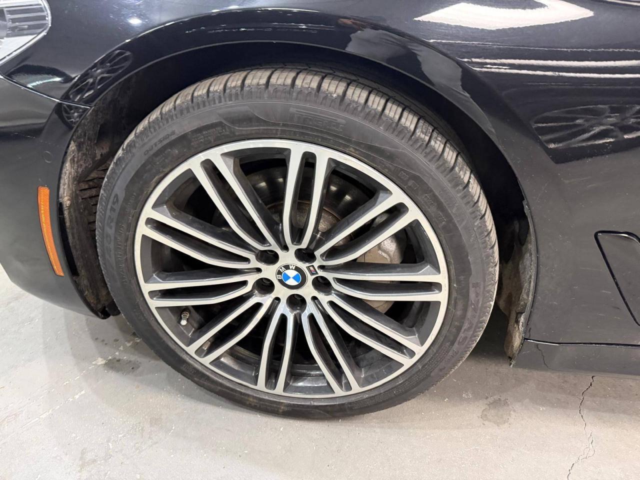 2018 BMW 5 Series 530i xDrive Sedan Photo