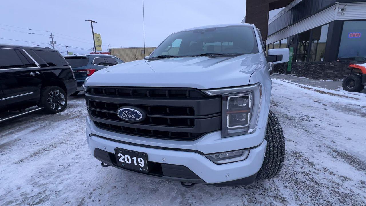 2021 Ford F-150 Lariat 4X4, MOONROOF, NAV, BACK UP CAM, HEATED LEATHER SEATS, HEATED STEERING WHEEL, BACK UP CAM!! Photo2