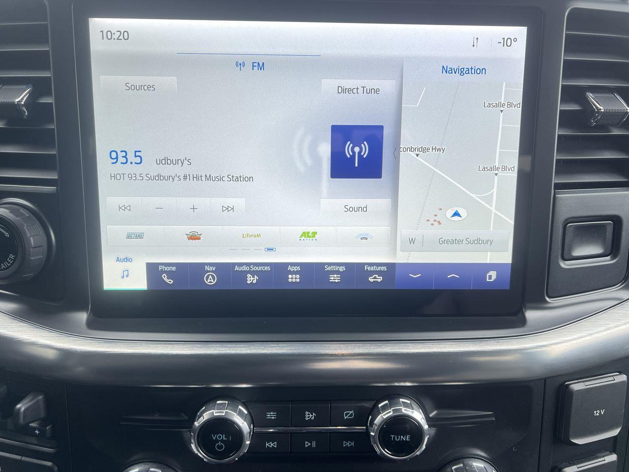 2021 Ford F-150 Lariat 4X4, MOONROOF, NAV, BACK UP CAM, HEATED LEATHER SEATS, HEATED STEERING WHEEL, BACK UP CAM!! Photo