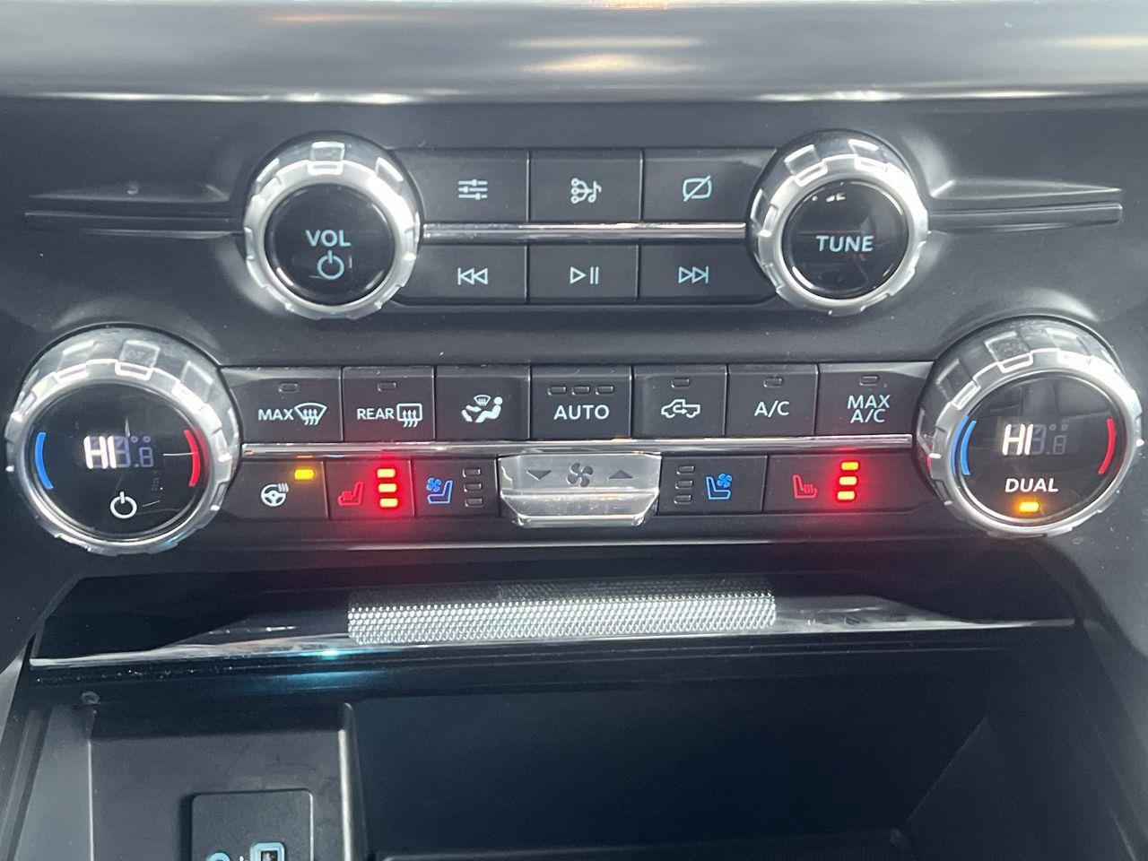 2021 Ford F-150 Lariat 4X4, MOONROOF, NAV, BACK UP CAM, HEATED LEATHER SEATS, HEATED STEERING WHEEL, BACK UP CAM!! Photo