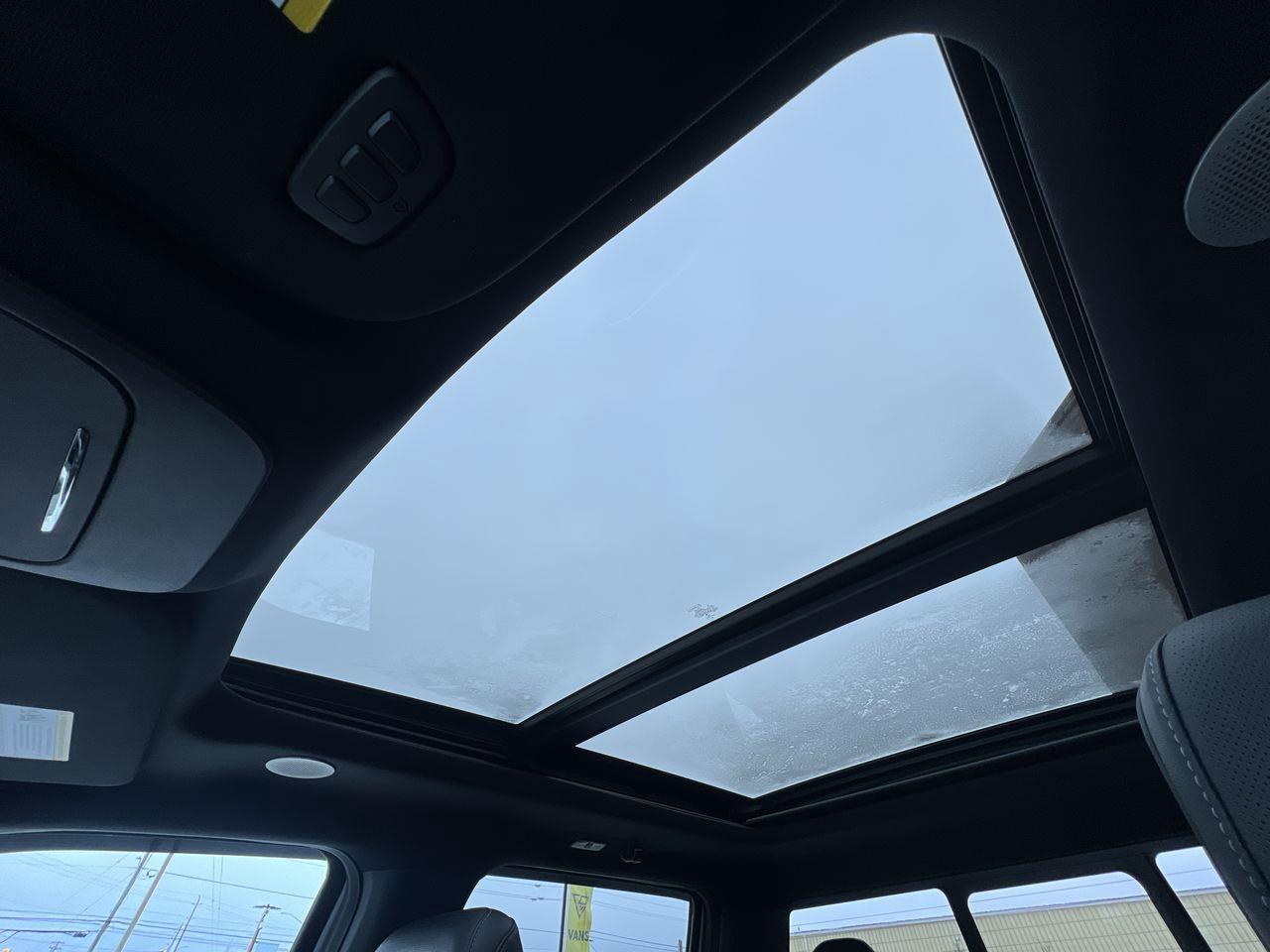 2021 Ford F-150 Lariat 4X4, MOONROOF, NAV, BACK UP CAM, HEATED LEATHER SEATS, HEATED STEERING WHEEL, BACK UP CAM!! Photo