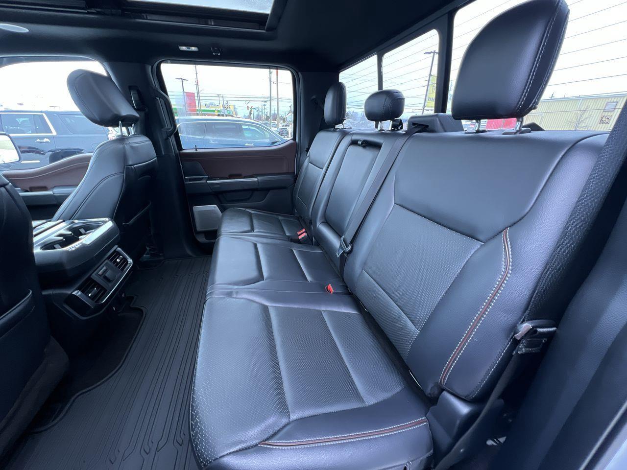 2021 Ford F-150 Lariat 4X4, MOONROOF, NAV, BACK UP CAM, HEATED LEATHER SEATS, HEATED STEERING WHEEL, BACK UP CAM!! Photo