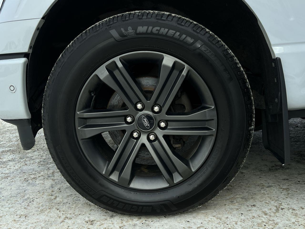 2021 Ford F-150 Lariat 4X4, MOONROOF, NAV, BACK UP CAM, HEATED LEATHER SEATS, HEATED STEERING WHEEL, BACK UP CAM!! Photo