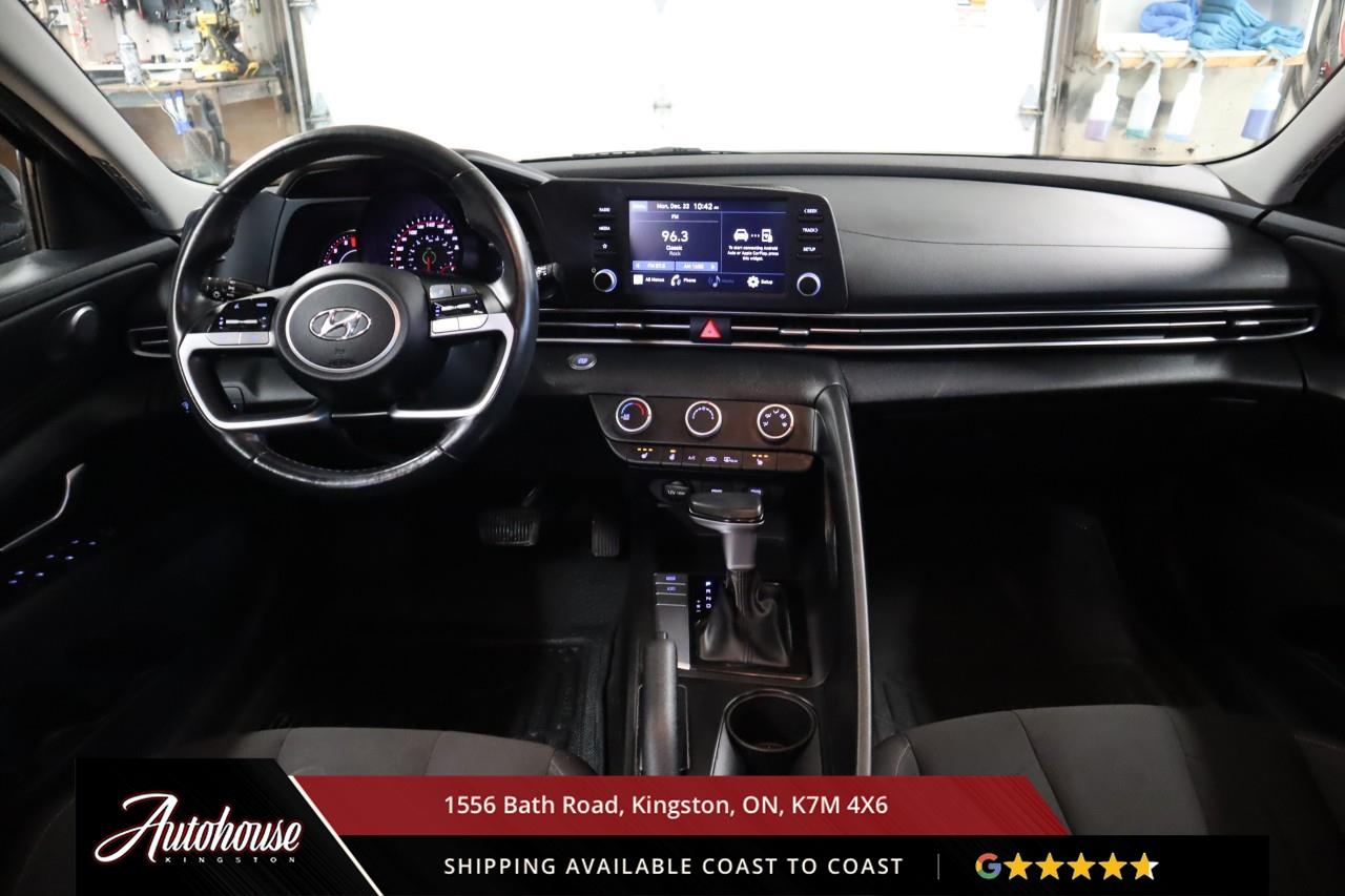 2021 Hyundai Elantra Preferred ONLY 61,400 KM! Photo