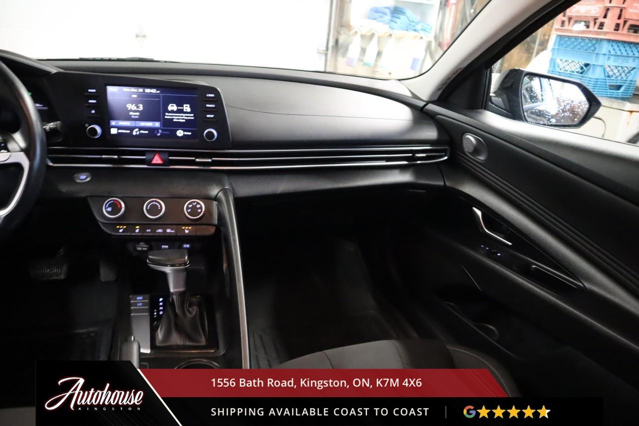 2021 Hyundai Elantra Preferred ONLY 61,400 KM! Photo