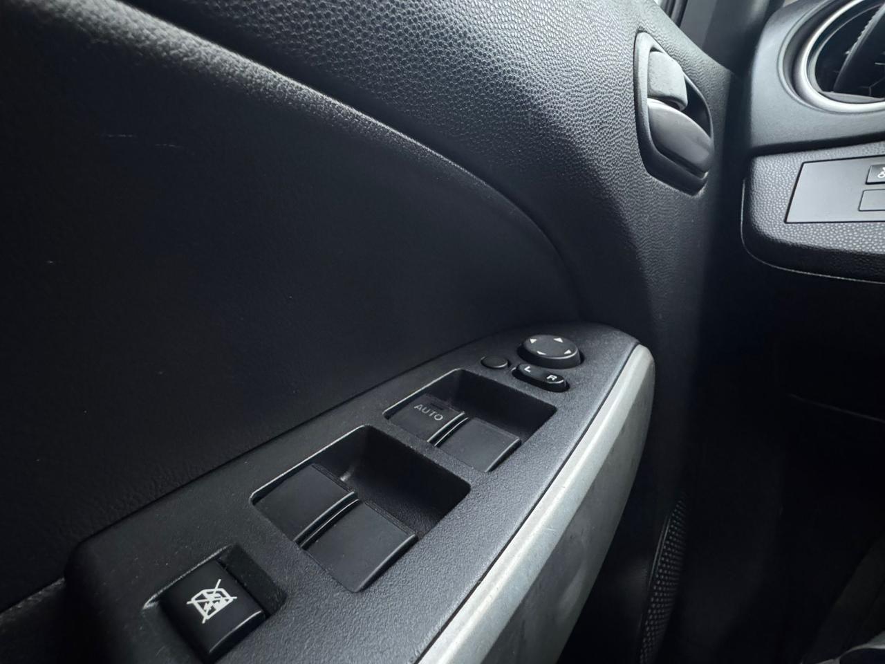 2011 Mazda MAZDA2 GX Photo