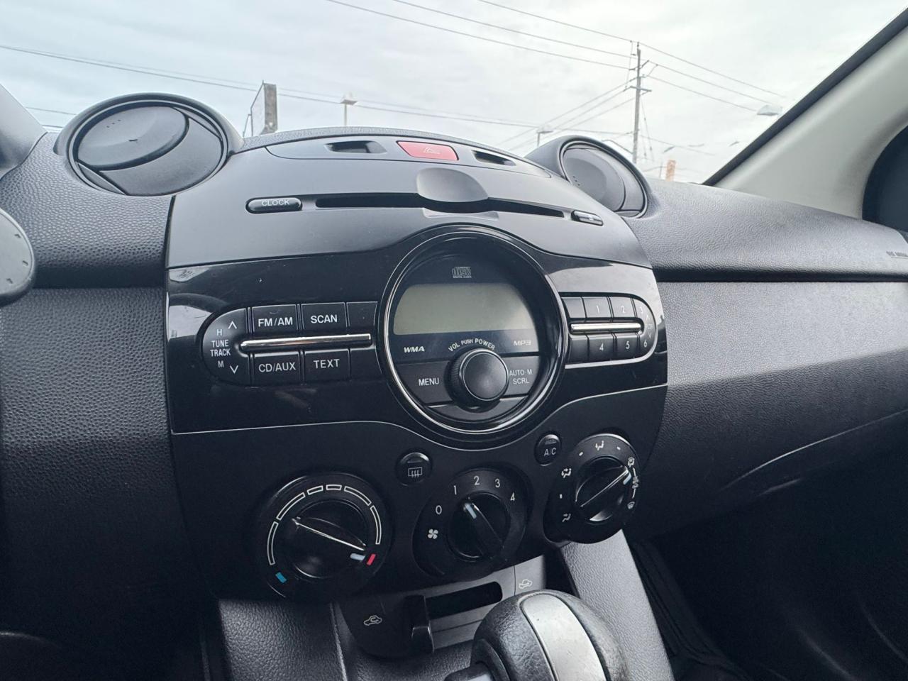 2011 Mazda MAZDA2 GX Photo