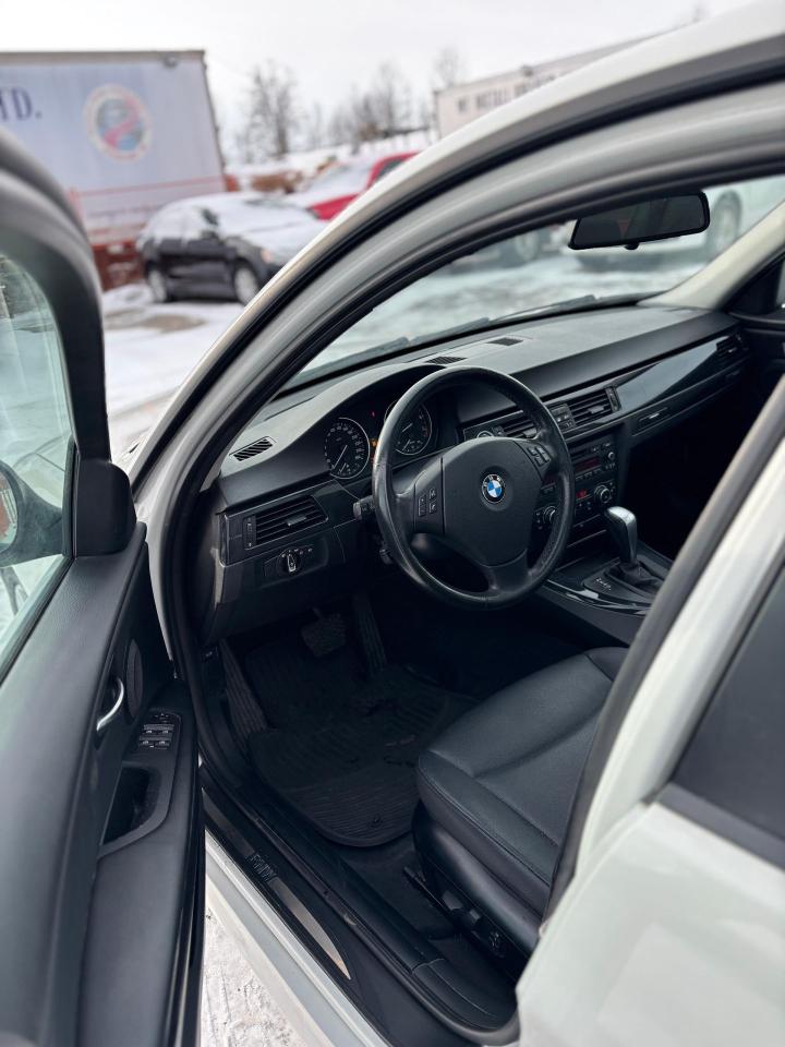 2011 BMW 3 Series 328i xDrive Executive Edition Photo3