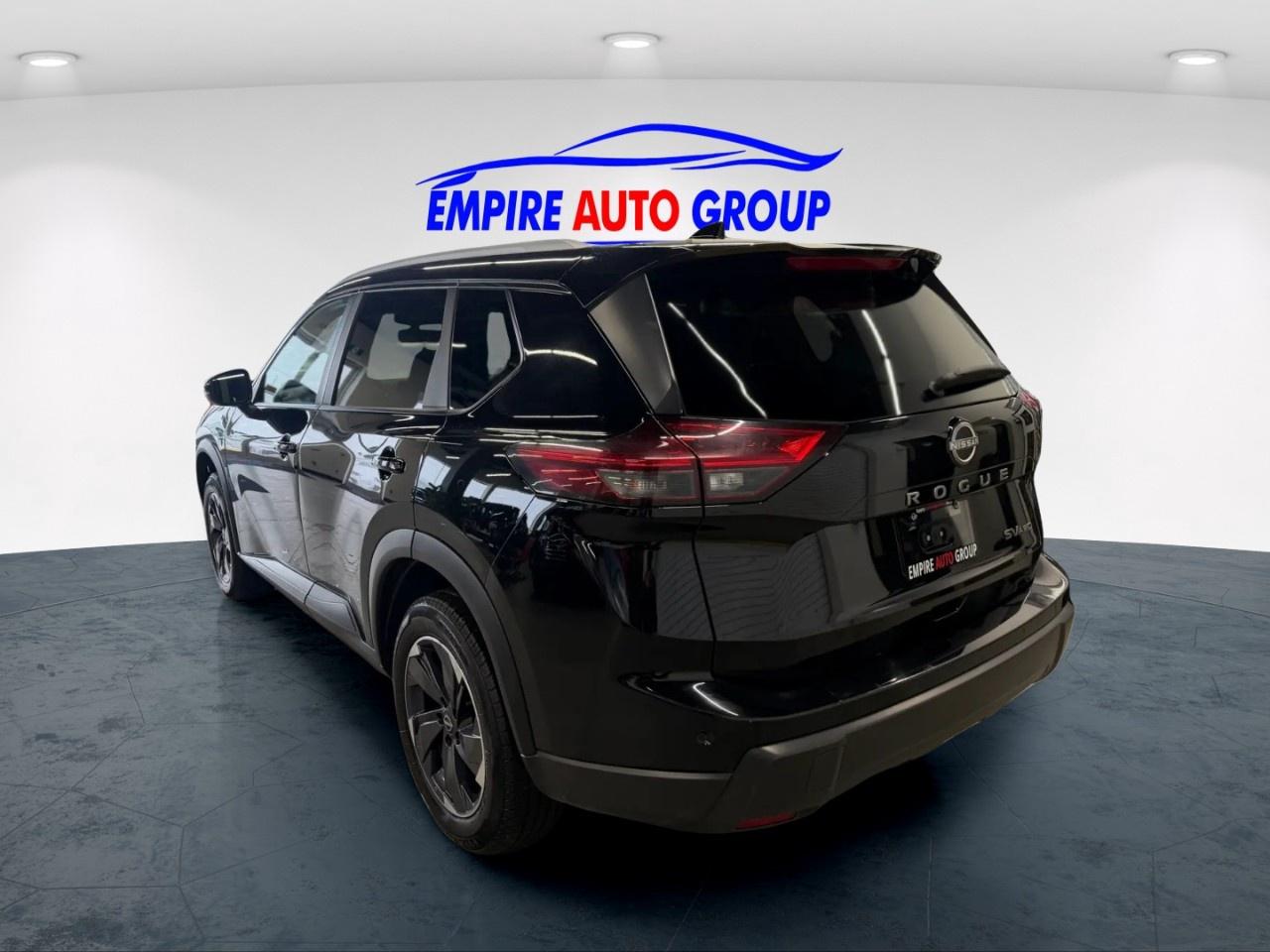 2024 Nissan Rogue SV Photo