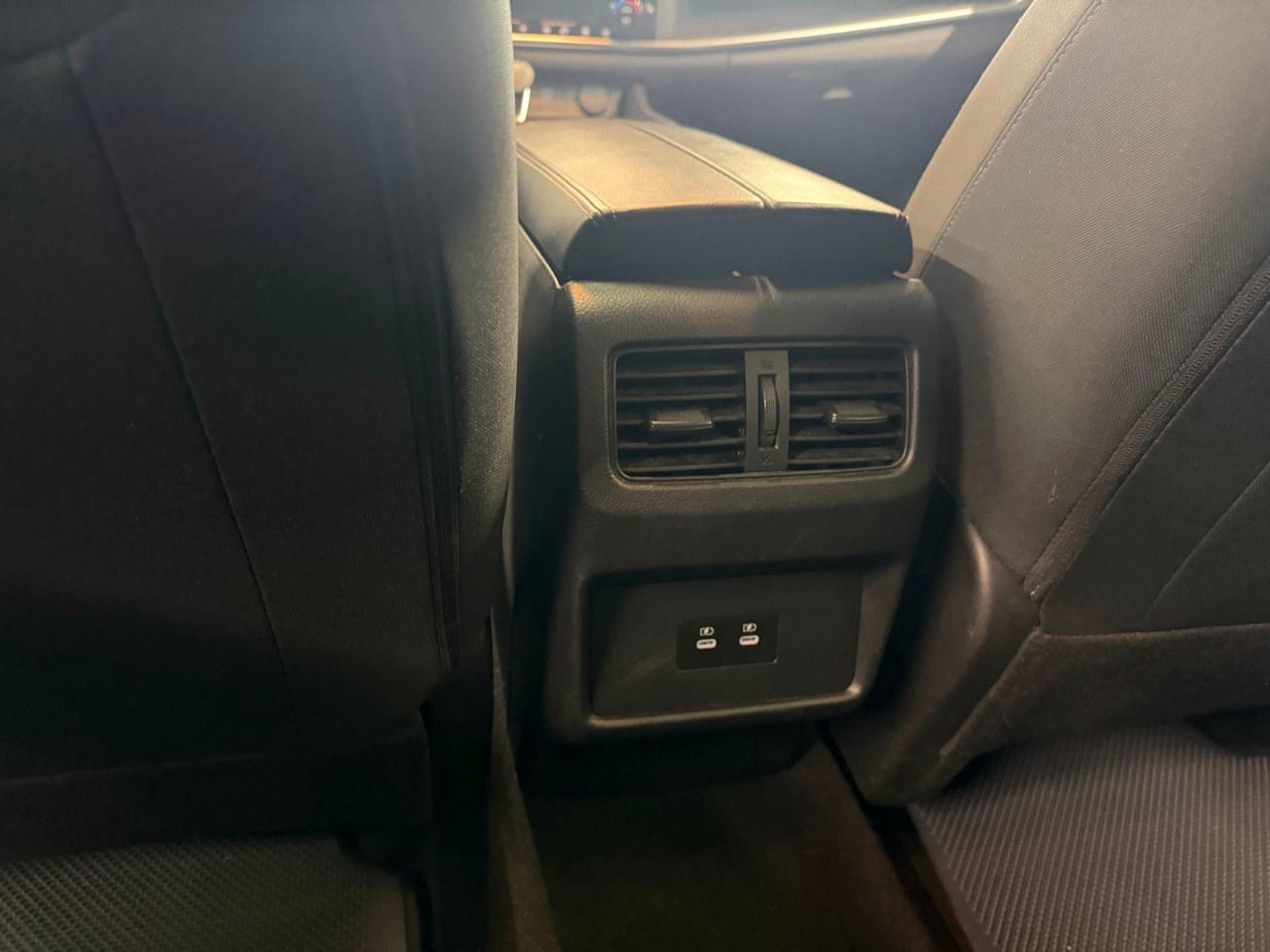 2024 Nissan Rogue SV Photo