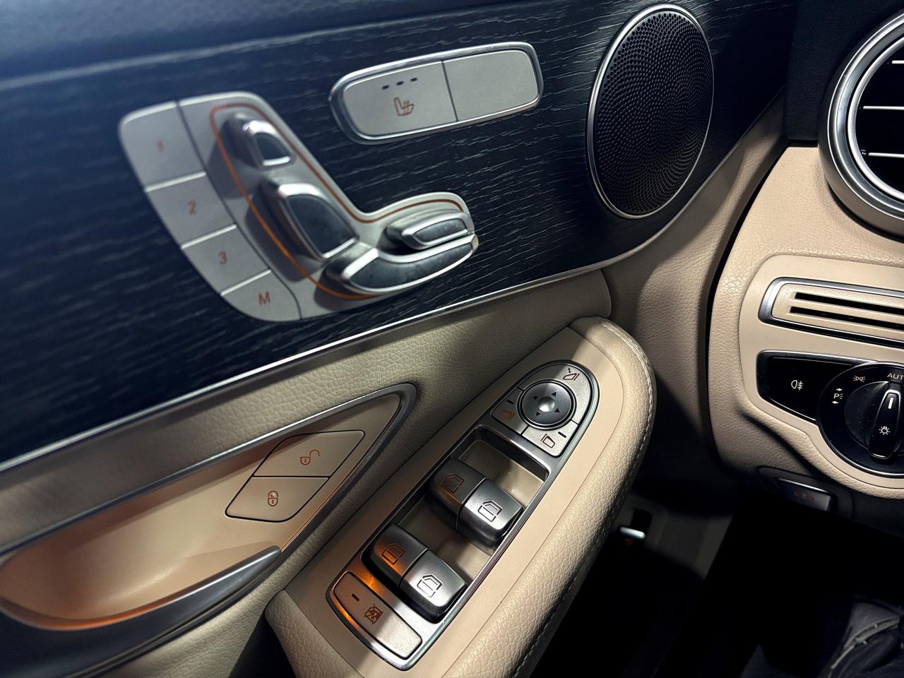 2021 Mercedes-Benz C-Class C300|4MATIC|AMGPKG|NAV|WOOD|CREAMLEATHER|SUNROOF|+ Photo