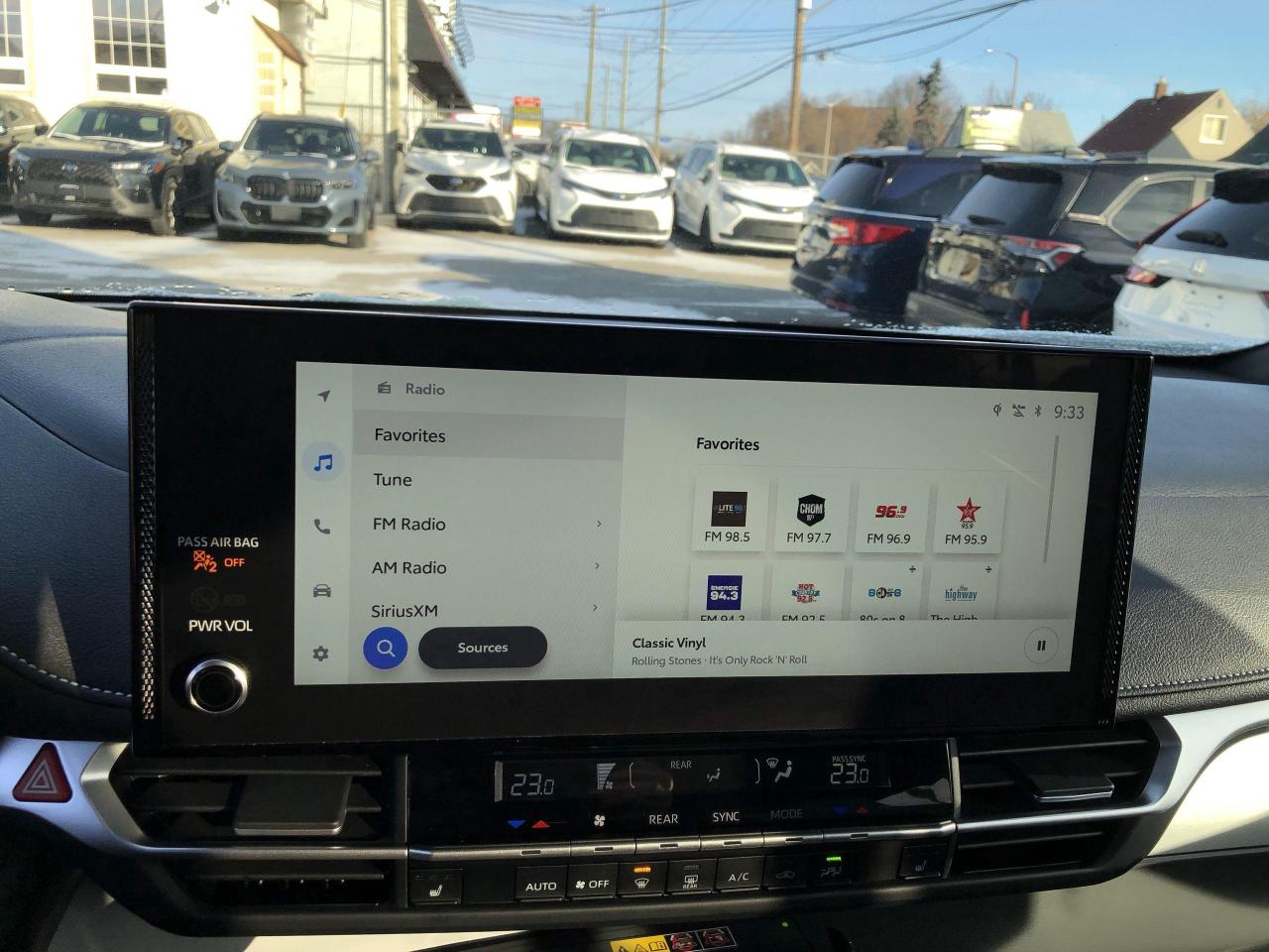 2025 Toyota Sienna XSE 7-Passenger XSE 7 PASS, SOFTEX, ROOF, RADAR CR Photo