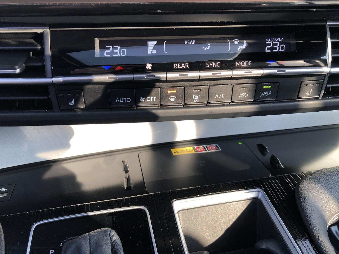 2025 Toyota Sienna XSE 7-Passenger XSE 7 PASS, SOFTEX, ROOF, RADAR CR Photo