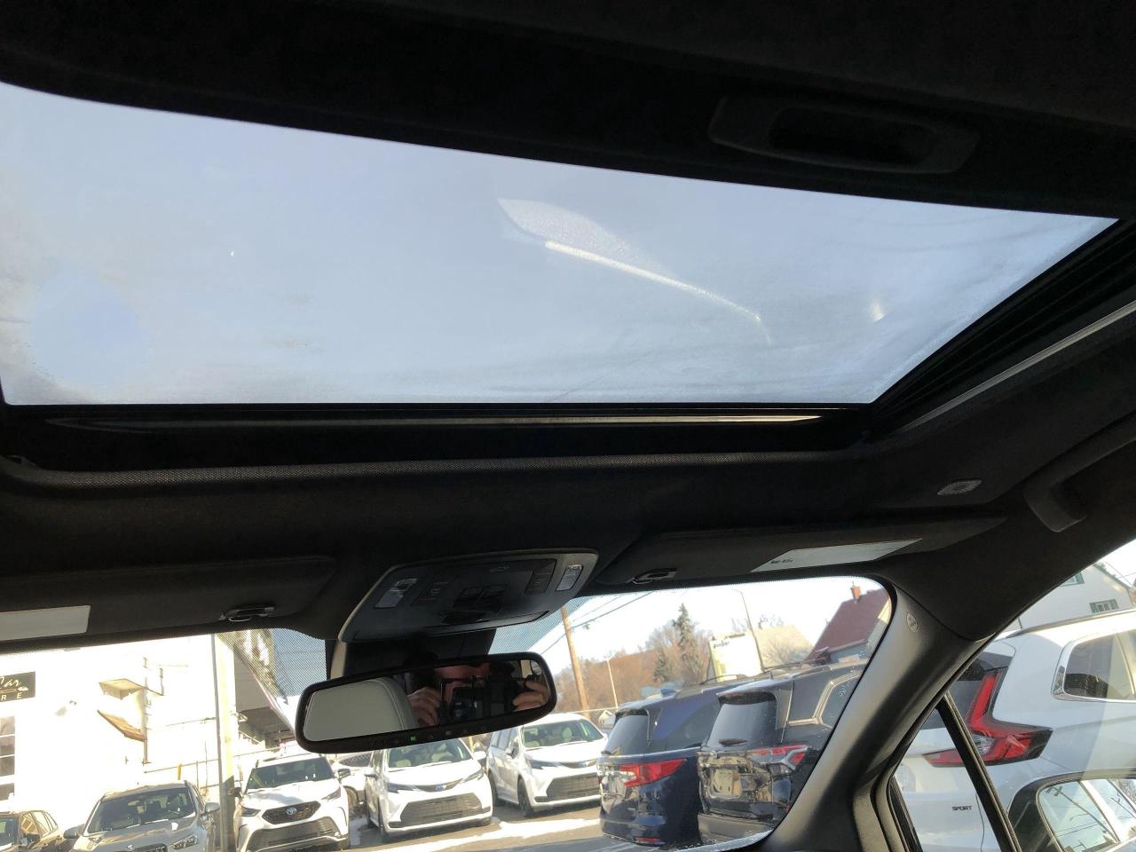 2025 Toyota Sienna XSE 7-Passenger XSE 7 PASS, SOFTEX, ROOF, RADAR CR Photo