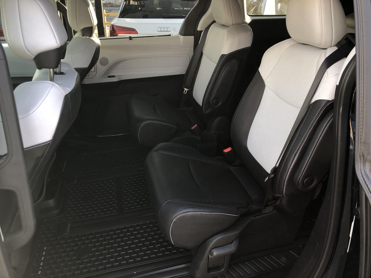 2025 Toyota Sienna XSE 7-Passenger XSE 7 PASS, SOFTEX, ROOF, RADAR CR Photo