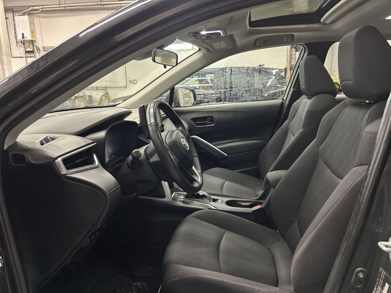 2022 Toyota Corolla Cross LE PREMIUM AWD | SUNROOF | HTD SEATS | CARPLAY Photo