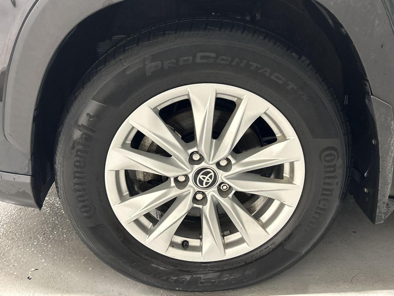 2022 Toyota Corolla Cross LE PREMIUM AWD | SUNROOF | HTD SEATS | CARPLAY Photo