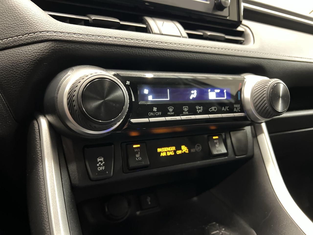 2020 Toyota RAV4 AWD | ONLY 27,000KMS! | CARPLAY | BLIND SPOT | A/C Photo