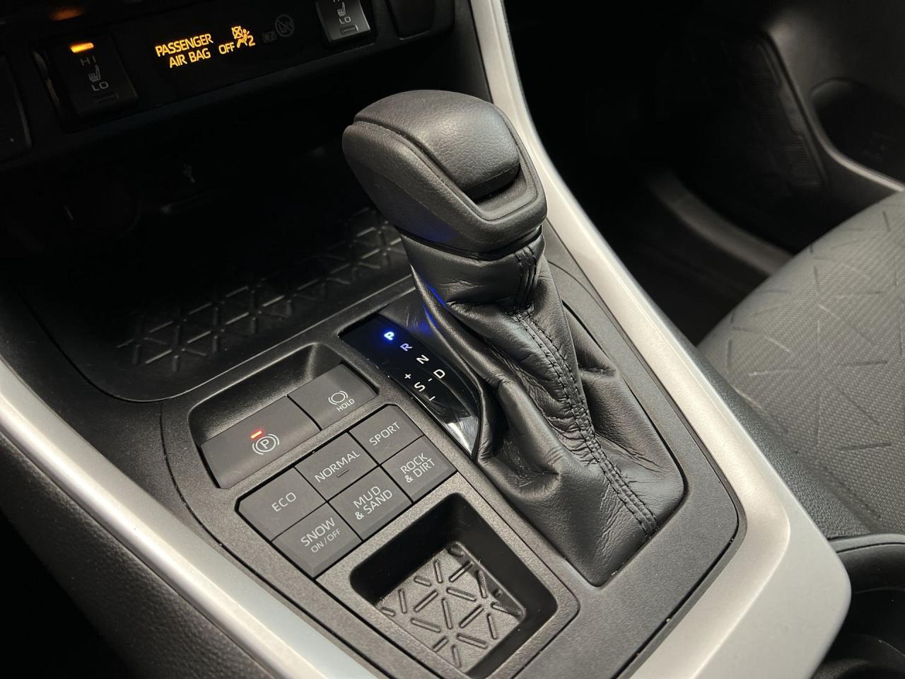 2020 Toyota RAV4 AWD | ONLY 27,000KMS! | CARPLAY | BLIND SPOT | A/C Photo