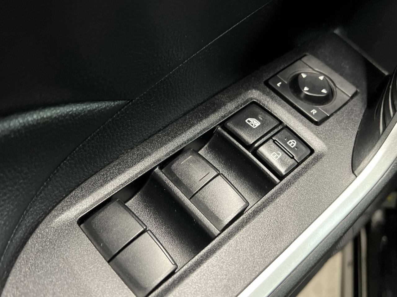 2020 Toyota RAV4 AWD | ONLY 27,000KMS! | CARPLAY | BLIND SPOT | A/C Photo