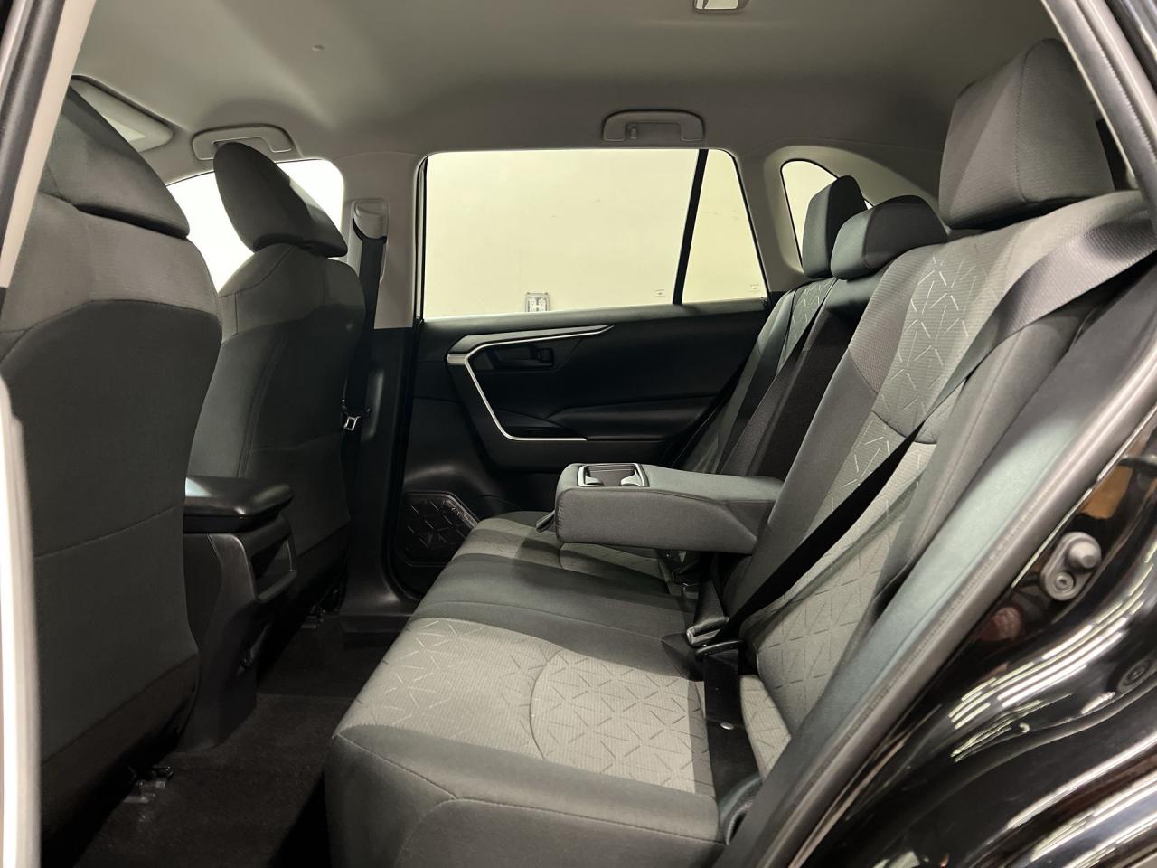 2020 Toyota RAV4 AWD | ONLY 27,000KMS! | CARPLAY | BLIND SPOT | A/C Photo