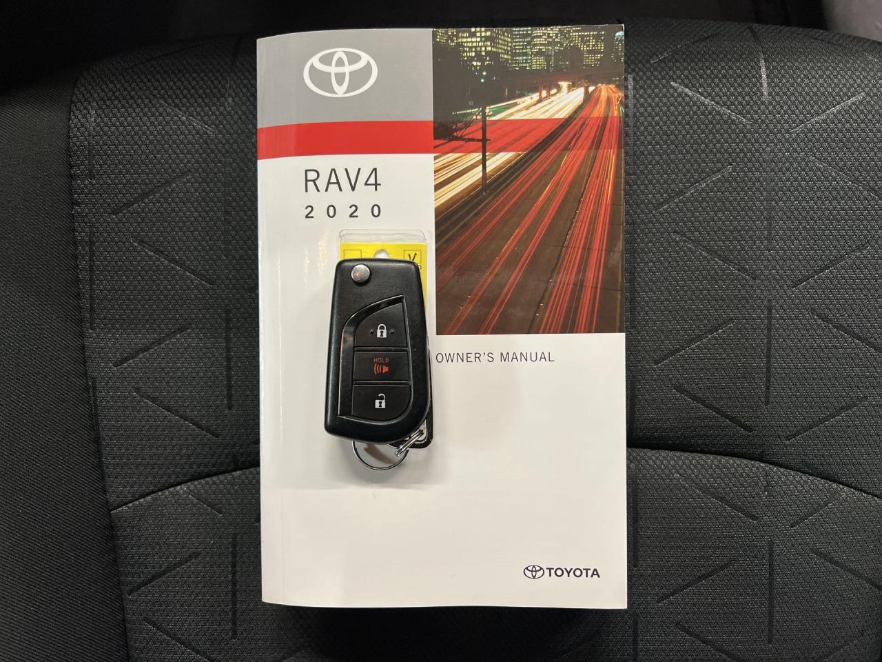 2020 Toyota RAV4 AWD | ONLY 27,000KMS! | CARPLAY | BLIND SPOT | A/C Photo