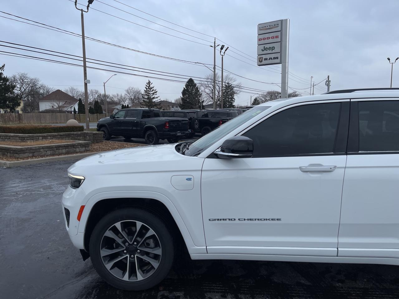 2022 Jeep Grand Cherokee HYBRID / PANORAMIC SUNROOF / HTD VENTED SEATS Photo