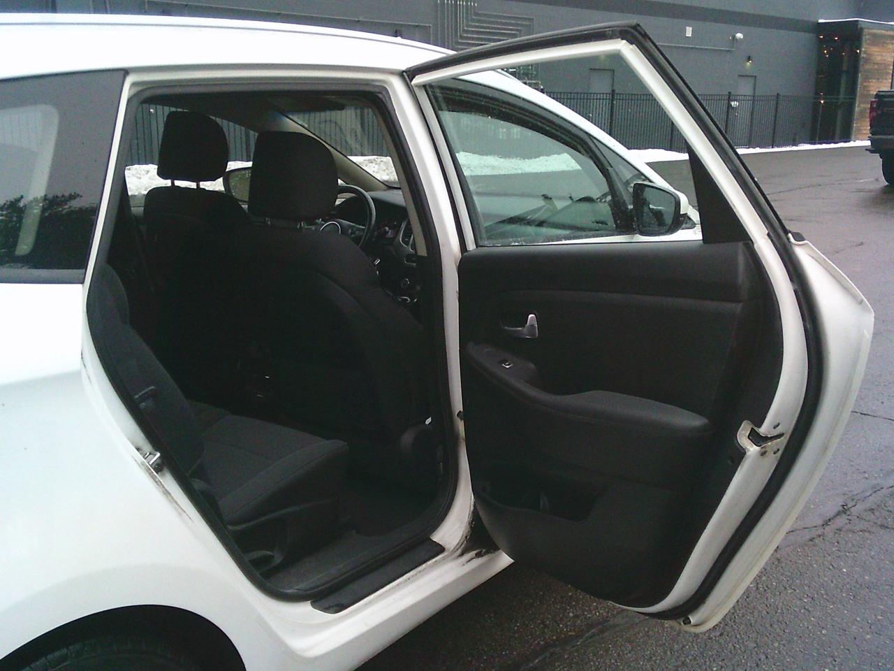 2016 Kia Rondo 4DR WGN AUTO LX Photo