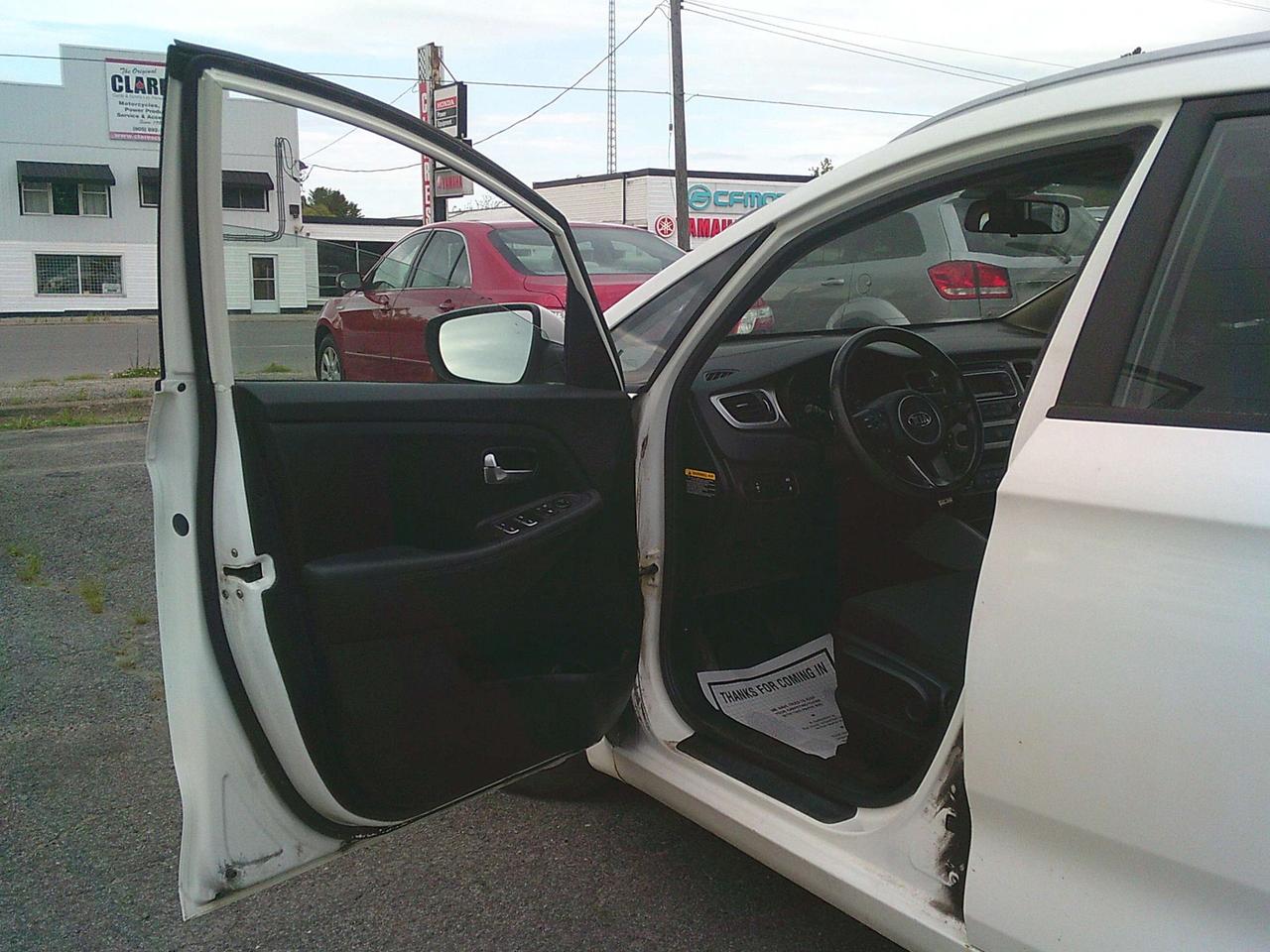 2016 Kia Rondo LX Photo