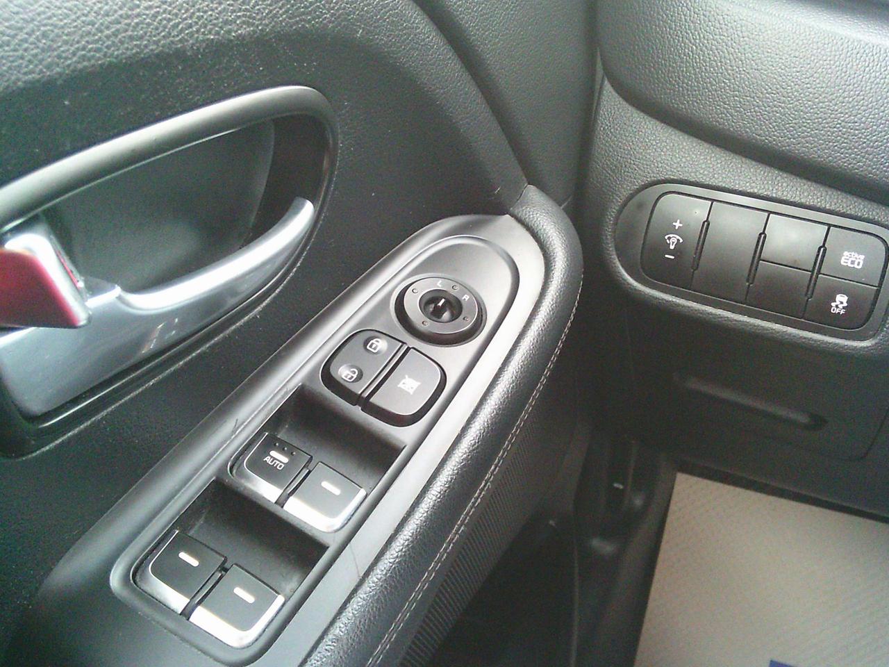 2016 Kia Rondo LX Photo