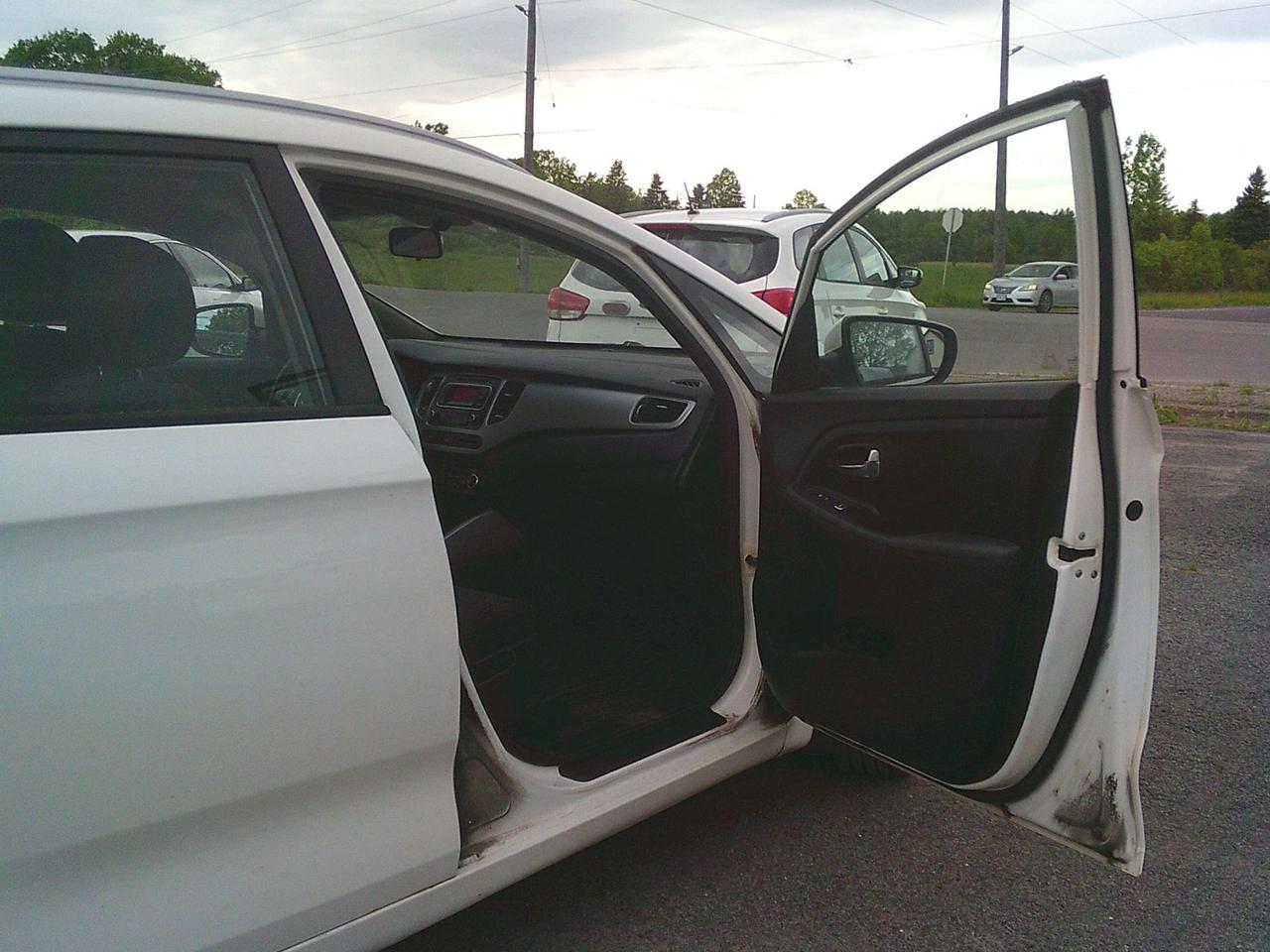 2016 Kia Rondo LX Photo