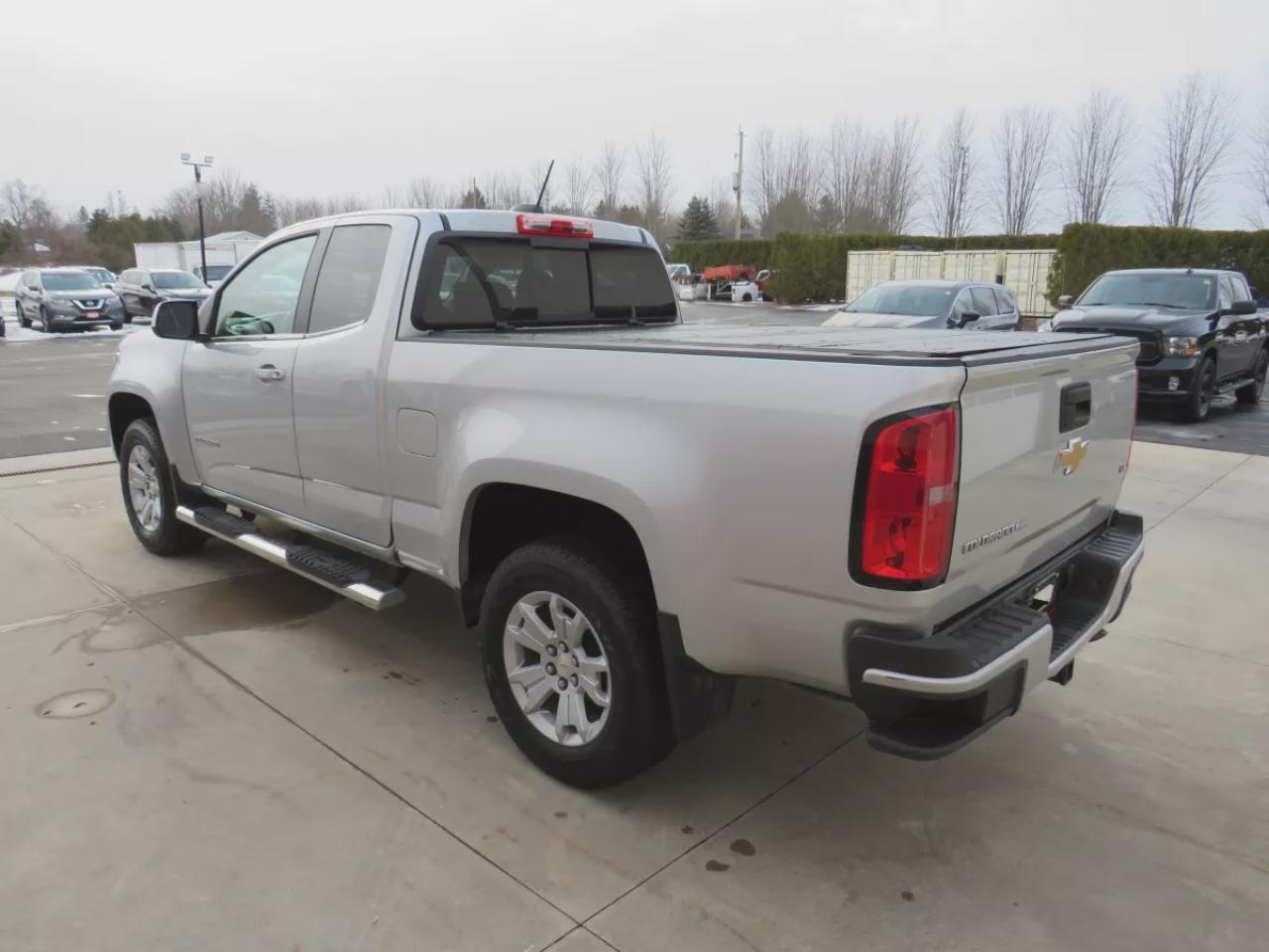 2018 Chevrolet Colorado 2WD LT (**RARE!!**VERY LOW KM!!**SAFETY/CERTIFIED!!**TRAILER HITCH**RUNNING BOARDS**TONNEAU COVER**REMOTE START**FOG LIGHTS**DIGITAL TOUCHSCREEN**REVERSE CAMERA**LEATHER WRAPPED STEERING WHEEL**USB**CRUISE CONTROL**BLUETOOTH**) Photo2