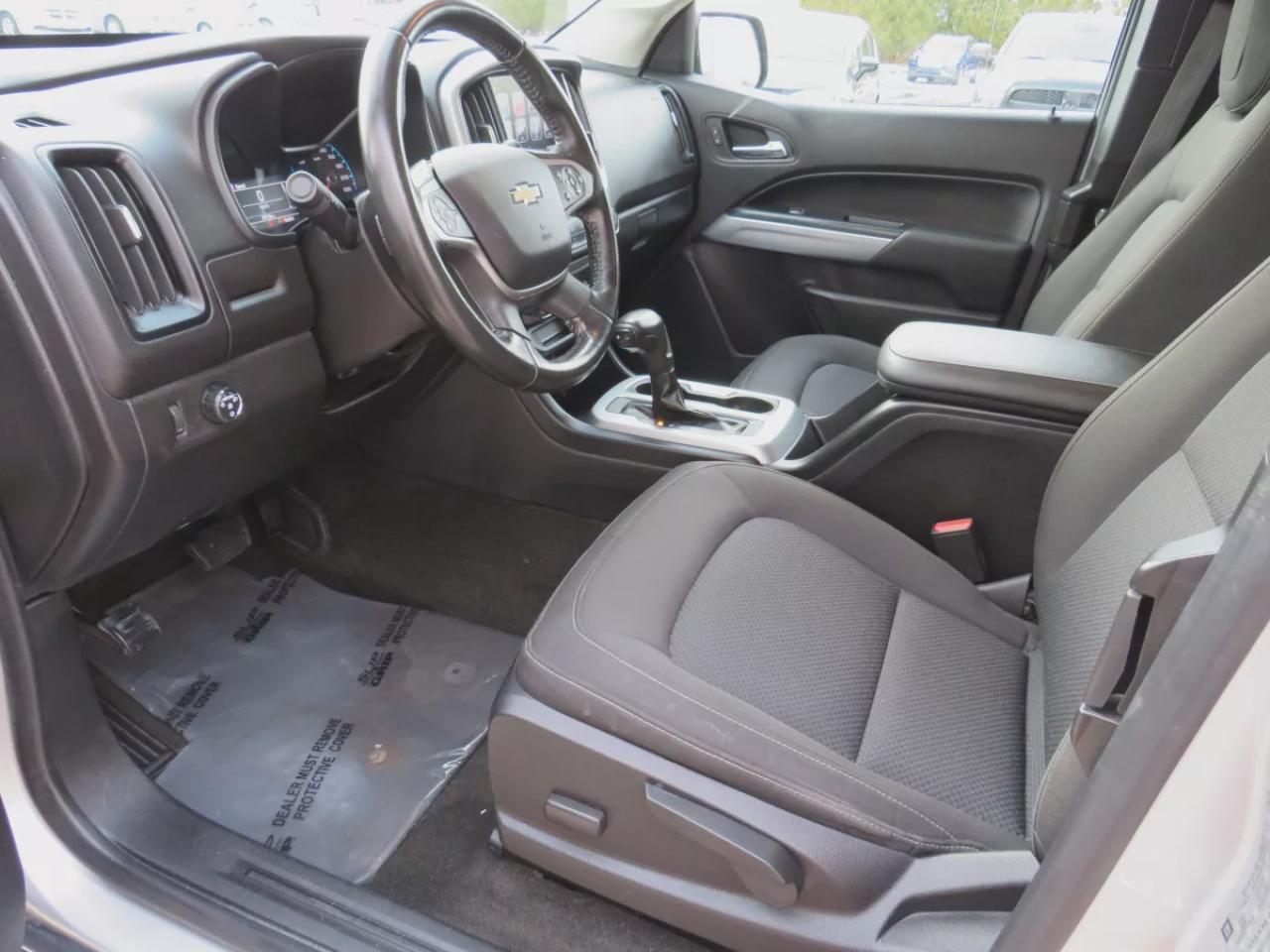 2018 Chevrolet Colorado 2WD LT (**RARE!!**VERY LOW KM!!**SAFETY/CERTIFIED!!**TRAILER HITCH**RUNNING BOARDS**TONNEAU COVER**REMOTE START**FOG LIGHTS**DIGITAL TOUCHSCREEN**REVERSE CAMERA**LEATHER WRAPPED STEERING WHEEL**USB**CRUISE CONTROL**BLUETOOTH**) Photo3