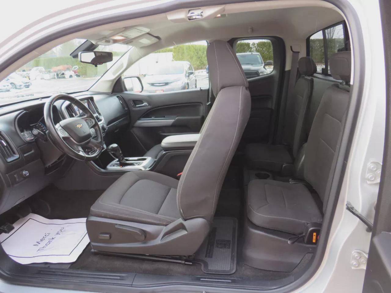 2018 Chevrolet Colorado 2WD LT (**RARE!!**VERY LOW KM!!**SAFETY/CERTIFIED!!**TRAILER HITCH**RUNNING BOARDS**TONNEAU COVER**REMOTE START**FOG LIGHTS**DIGITAL TOUCHSCREEN**REVERSE CAMERA**LEATHER WRAPPED STEERING WHEEL**USB**CRUISE CONTROL**BLUETOOTH**) Photo