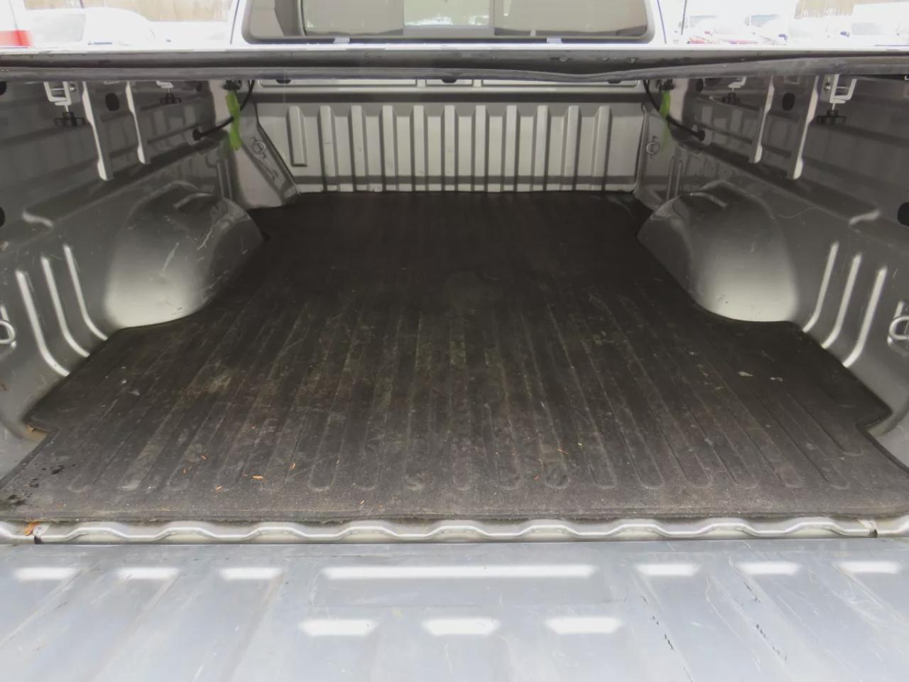 2018 Chevrolet Colorado 2WD LT (**RARE!!**VERY LOW KM!!**SAFETY/CERTIFIED!!**TRAILER HITCH**RUNNING BOARDS**TONNEAU COVER**REMOTE START**FOG LIGHTS**DIGITAL TOUCHSCREEN**REVERSE CAMERA**LEATHER WRAPPED STEERING WHEEL**USB**CRUISE CONTROL**BLUETOOTH**) Photo