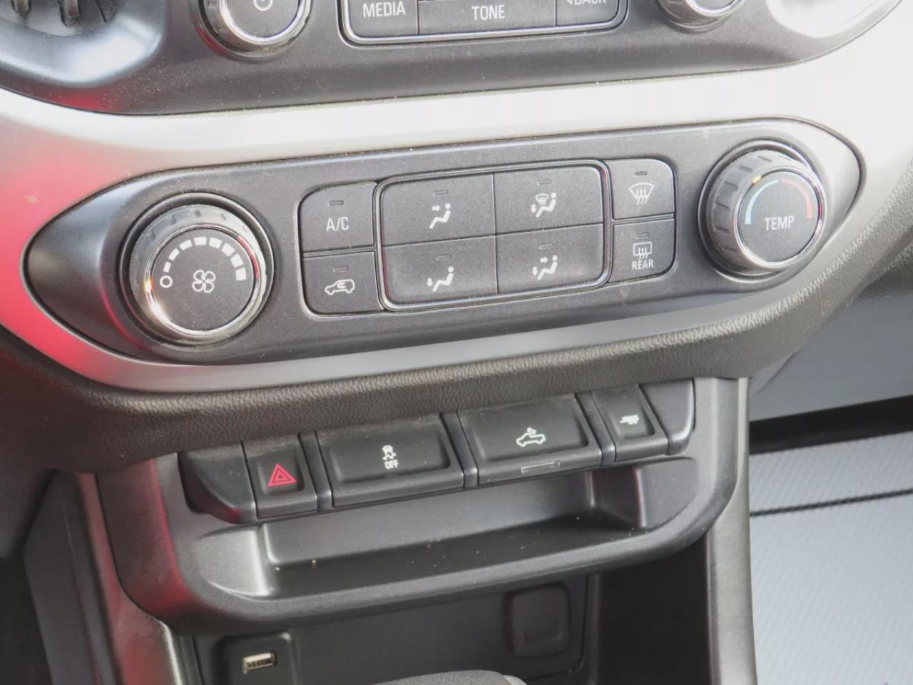 2018 Chevrolet Colorado 2WD LT (**RARE!!**VERY LOW KM!!**SAFETY/CERTIFIED!!**TRAILER HITCH**RUNNING BOARDS**TONNEAU COVER**REMOTE START**FOG LIGHTS**DIGITAL TOUCHSCREEN**REVERSE CAMERA**LEATHER WRAPPED STEERING WHEEL**USB**CRUISE CONTROL**BLUETOOTH**) Photo