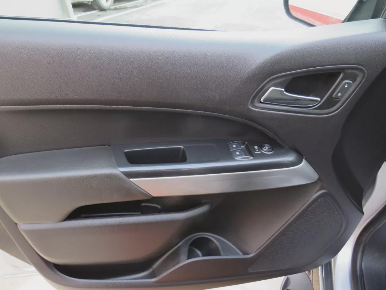 2018 Chevrolet Colorado 2WD LT (**RARE!!**VERY LOW KM!!**SAFETY/CERTIFIED!!**TRAILER HITCH**RUNNING BOARDS**TONNEAU COVER**REMOTE START**FOG LIGHTS**DIGITAL TOUCHSCREEN**REVERSE CAMERA**LEATHER WRAPPED STEERING WHEEL**USB**CRUISE CONTROL**BLUETOOTH**) Photo